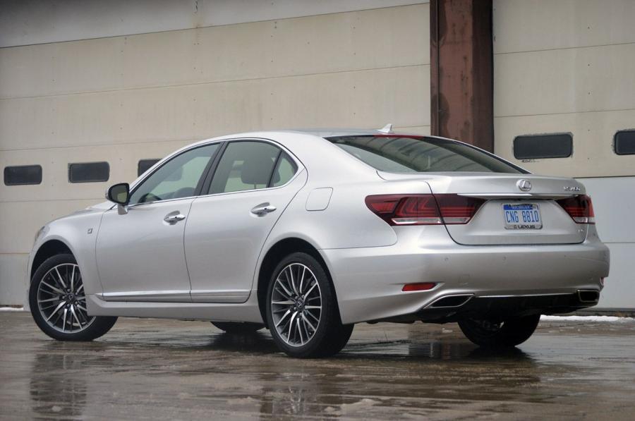  Lexus LS460 F-Sport AWD 2013 года  (фото 46 из 47)